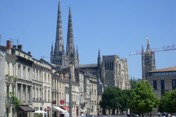 Vue de la cathédrale Saint André et de la tour